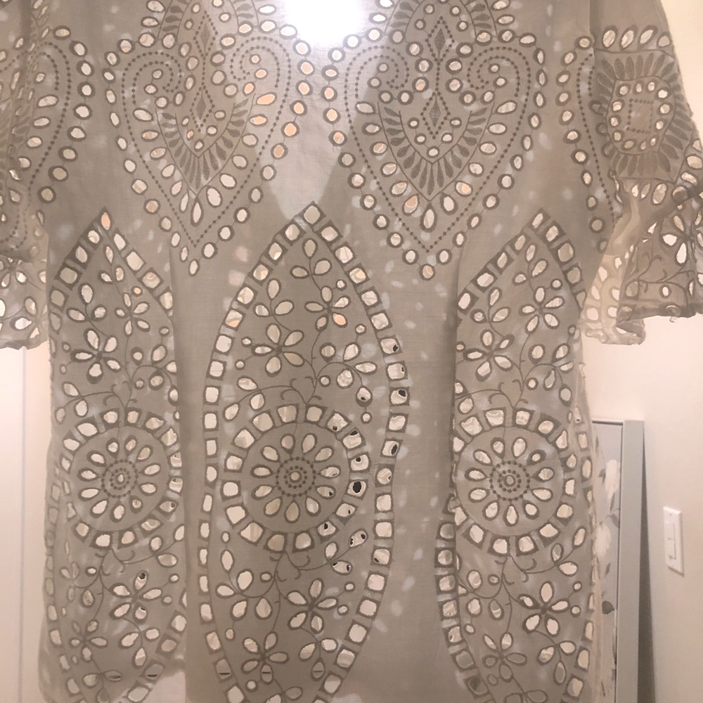 White short sleeved blouse from Zara Woman
Size Medium